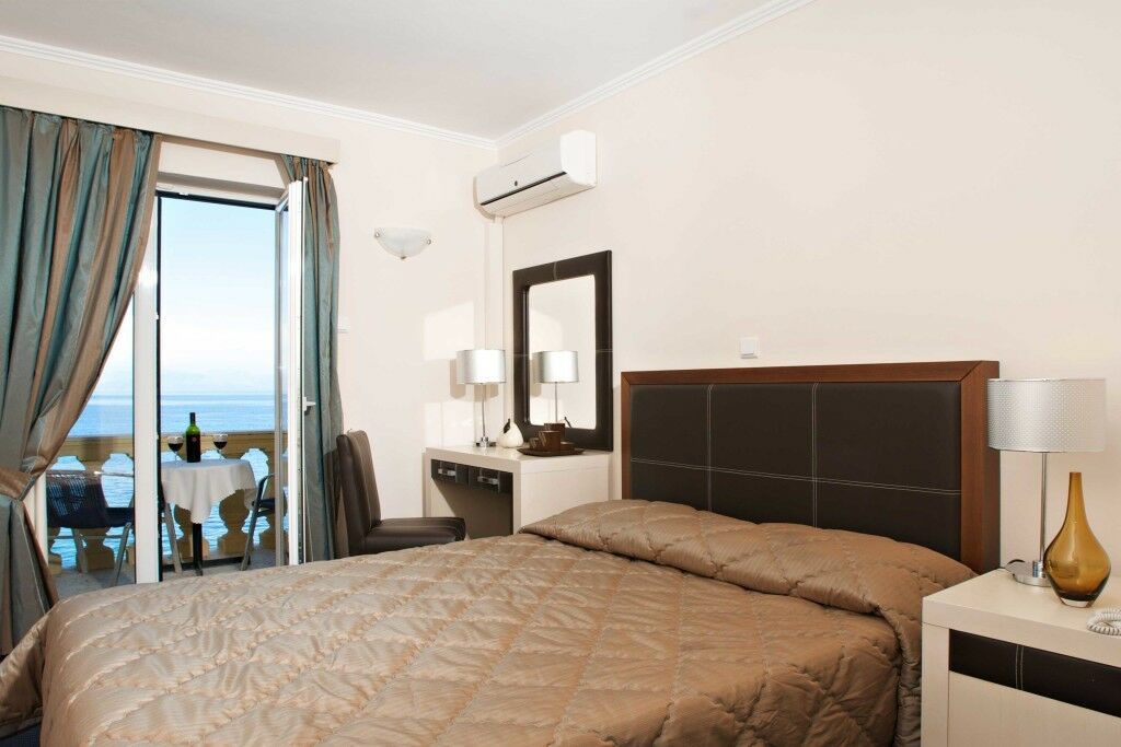 Pontikonisi Hotel & Suites Perama  Exterior photo